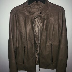 tan leather jacket | size L
